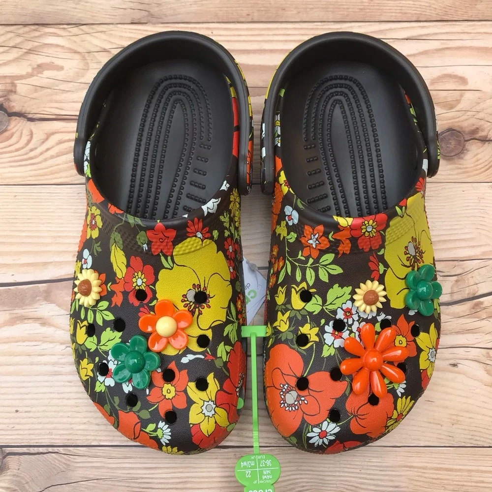 Crocs Classic Retro Floral Clog - Picture 2 of 16